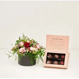 Interflora Den kærlige med luksus chokoladekugler