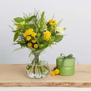 Interflora Den helt rigtige til påske med forårsæske med chokolade