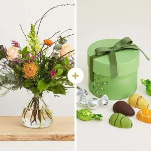 Interflora Den unikke påskehilsen med forårsæske med chokolade