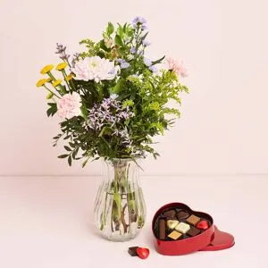 Interflora Mors Dag buketten med chokoladehjerte