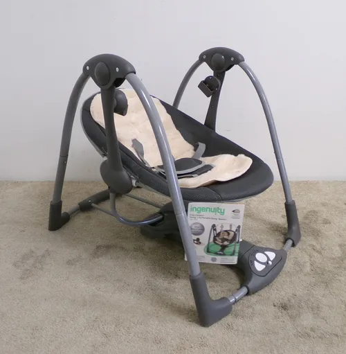 INGENUITY Houpačka konvertibilní vibrující s melodií Every Season Chic Boutique 0m+ do 9 kg